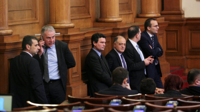 Парламентът прие промени в Конституцията