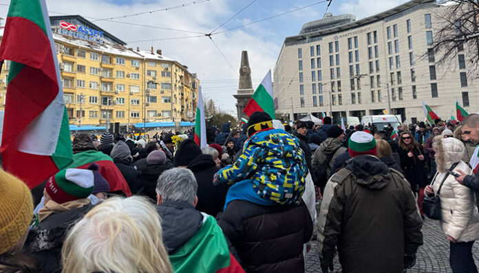 Партия „Величие“ протестира пред Конституционния съд