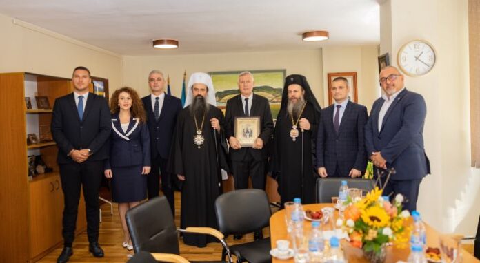 Патриарх Даниил подари икона на Светата Троица на кмета на Разлог