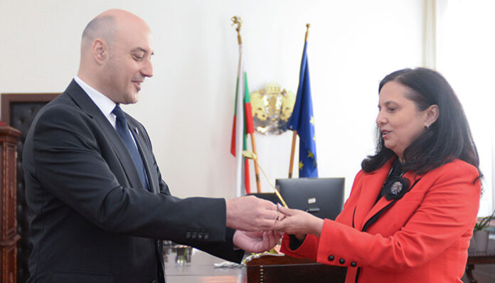 Павлова прие поста от Атанас Славов