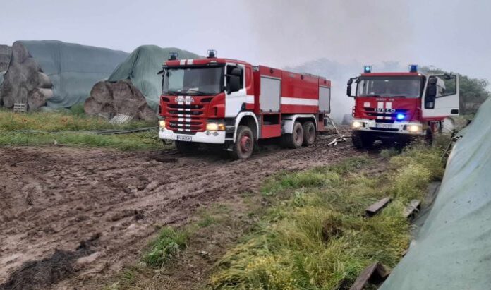 Пазарджишки огнеборци гасиха пожар в открит сеновал с люцерна