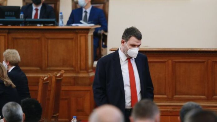 Пеевски би коментирал имотите си