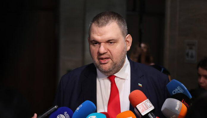 Пеевски чака до понеделник отговор дали ще вземе властта: Всичко е в ръцете на Борисов