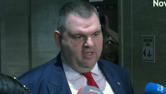 Пеевски чака имунитета на Радев и избори 