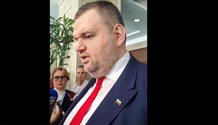 Пеевски: Чакъров направи правилното и се прибра където беше