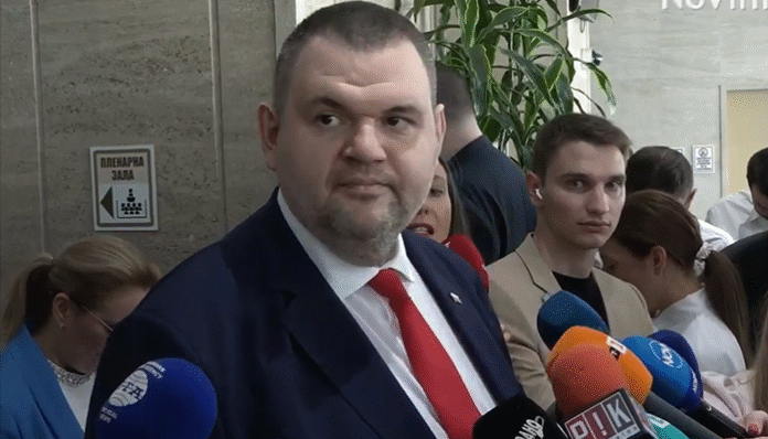 Пеевски нареди на Борисов да каже на Желязков да пусне водата на хората