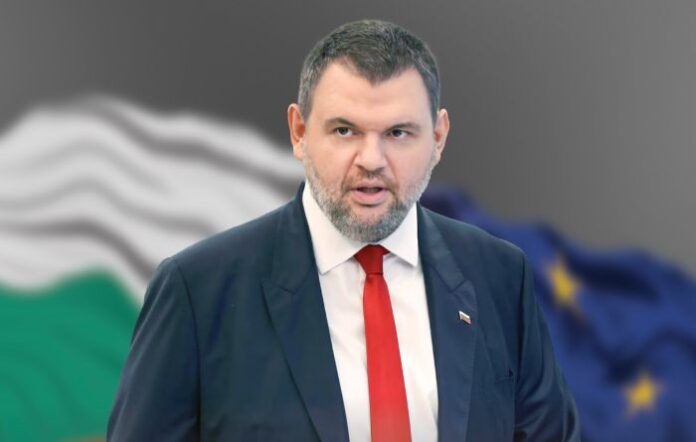 Пеевски обвини президента за разцеплението в ДПС
