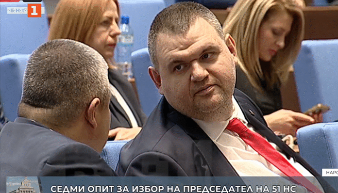 Пеевски: Партиите чакат баща им да кацне и да им каже какво да правят
