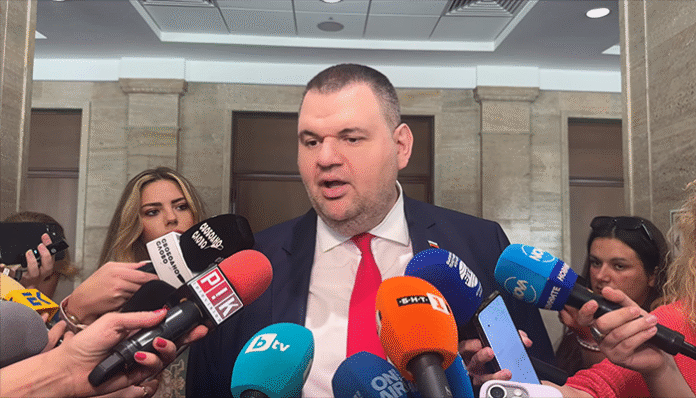 Пеевски: Партийни лидери с обвинения не могат да ползват държавна субсидия