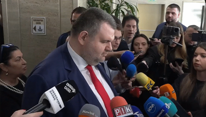 Пеевски пита кой е виновен за смъртта на Сияна
