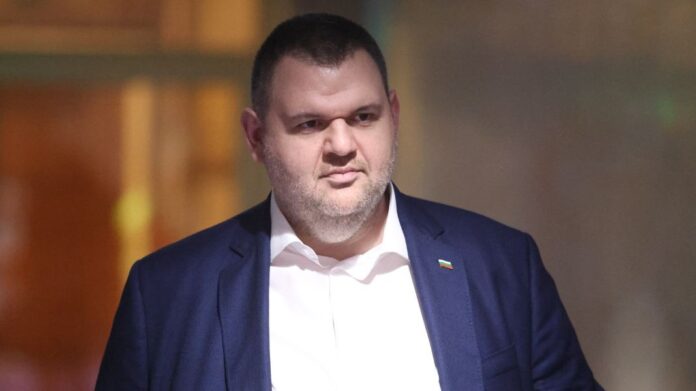 Пеевски: Присъединявам се към Радев! Има ли случаи на купен или корпоративен вот?