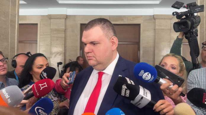 Пеевски: Призовавам Радев днес да излезе и да направи партия!