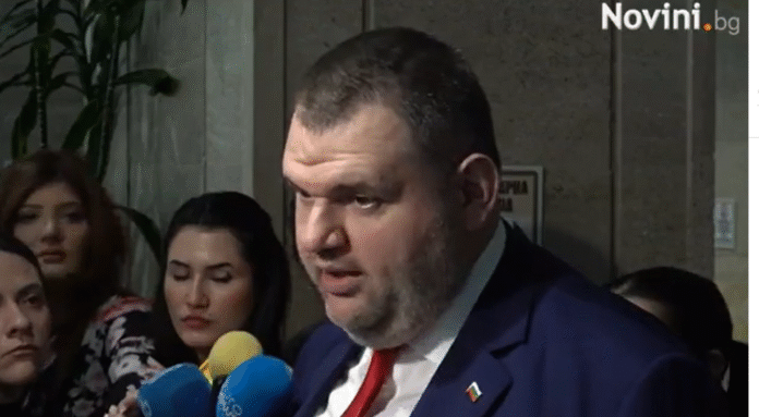 Пеевски за Борисов: Хубаво е да свали Ахмед Доган от гърба си