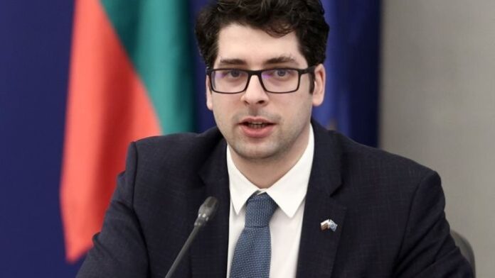 Пеканов: С влизането в еврозоната лихвите по държавния дълг ще паднат
