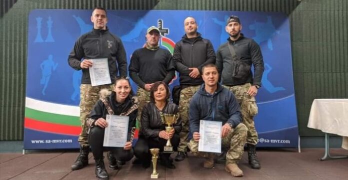 Пернишки полицаи втори на Републикански турнир по стрелба с пистолет
