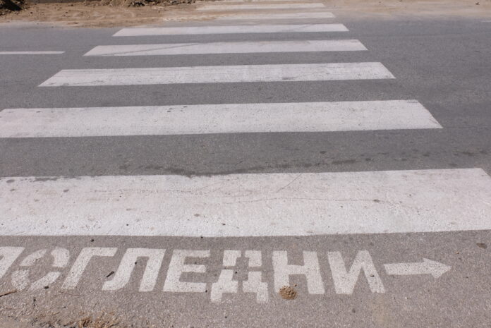 Пешеходка е в дупнишка болница със счупени ребра и контузия на главата