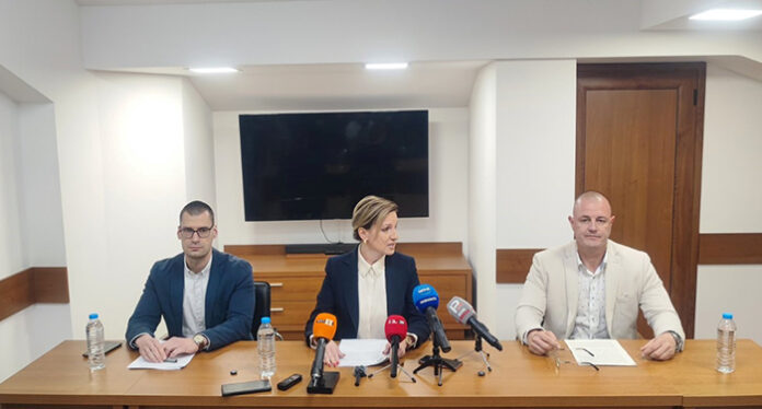 Петима ало измамници са задържани във Ветово