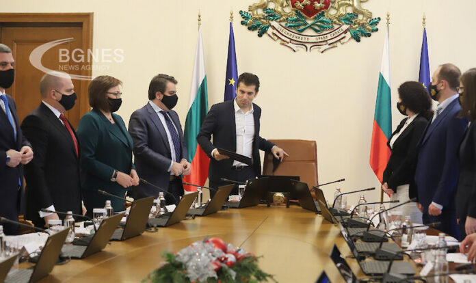Петков: В спешен порядък ще обсъдим предложението на КЕВР за покачване на цените