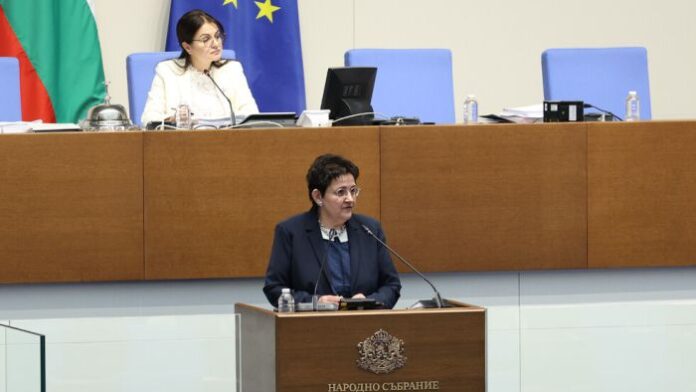 Петкова: В инвестиционната програма на общините са предвидени 1