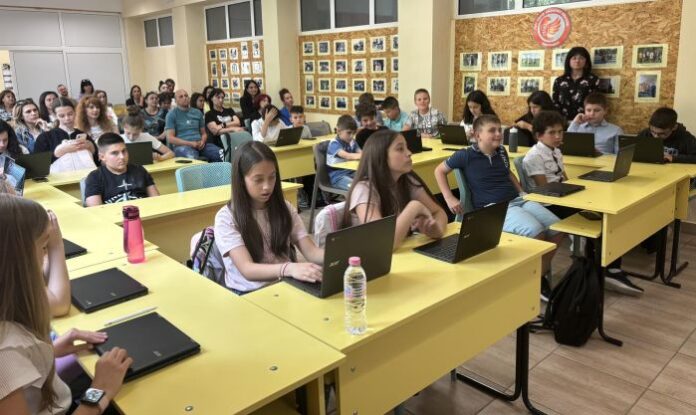 Петокласниците на ПМГ показаха загрижеността си към Кюстендил