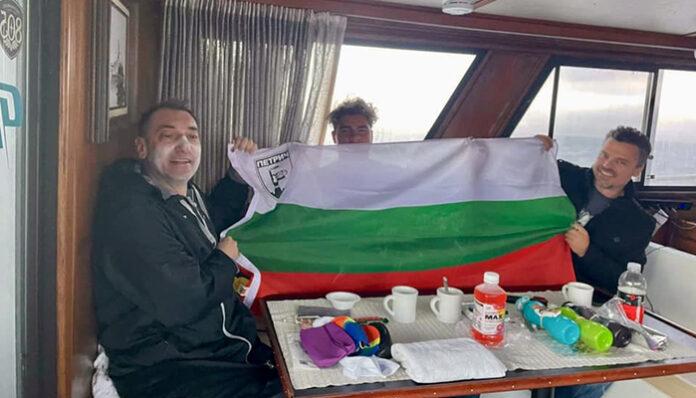 Петричанин плува в откритите води на Хъдсън
