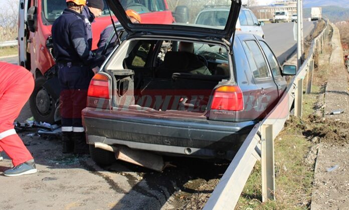 Пиян на кирка водач блъсна автомобил