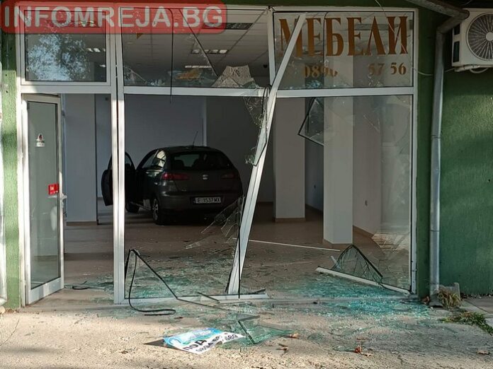 Пиян шофьор влезе с автомобила си в магазин в Благоевград