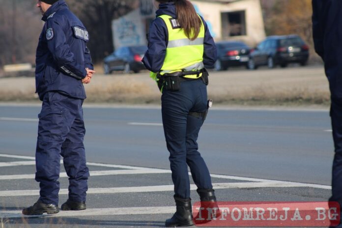 Пиян син преби майка си на улица в Сърница