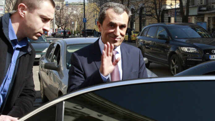 Пламен Орешарски се кандидатира за президент