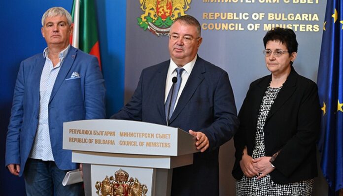 Плануват увеличение на минималната заплата на 1077 лв.