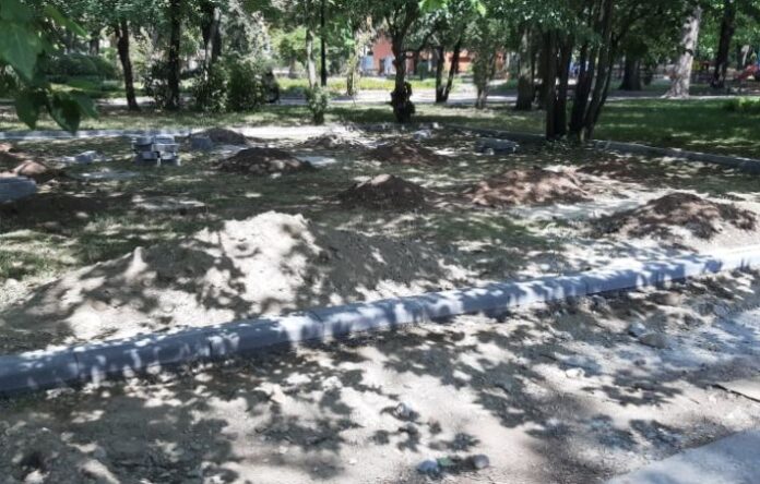 Площадка с професионален стрийт-фитнес правят в градската градина в Дупница
