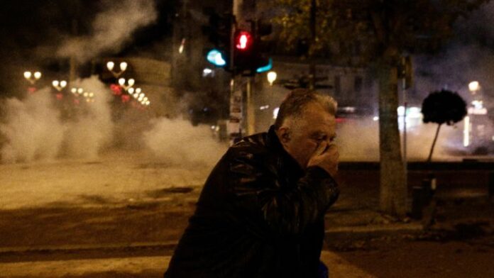 По случая с убития 16-годишен младеж: Протестиращи пред съда в Солун скандират 
