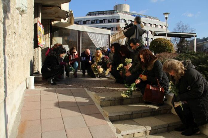Почетоха годишнина от рождението на Невена Коканова в Дупница