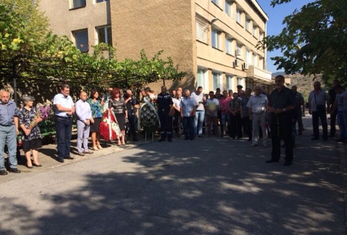 Почетоха паметта на 6-мата загинали пожарникари и полицаи в Бобов дол