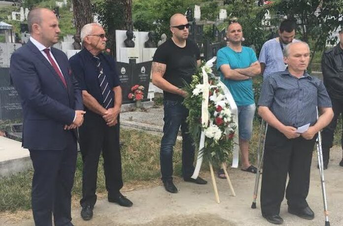 Почитат паметта на Генчо Неделчев в Босилеград