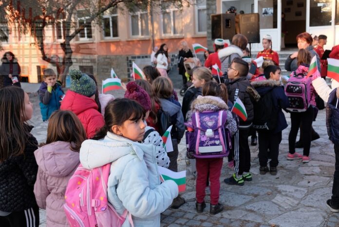Подготвят насоки за обучение в условия на пандемия