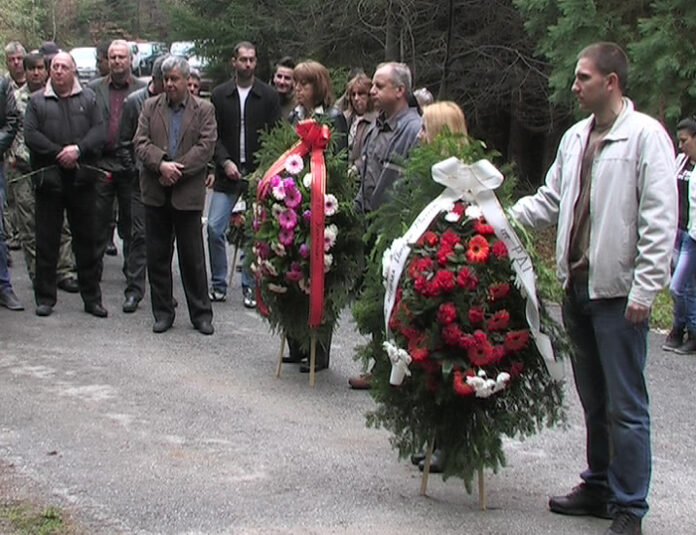 Поднесоха цветя пред паметника на Йордан Митрев в Юч бунар