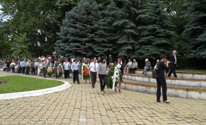 Поднесоха венци и цветя по случай Деня на Ботев и загиналите за независимостта на България