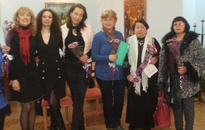 Поетеси с емоционално литературно четене