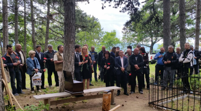 Погребаха праха на най-близкия съратник на Иван Михайлов - Антон Попов