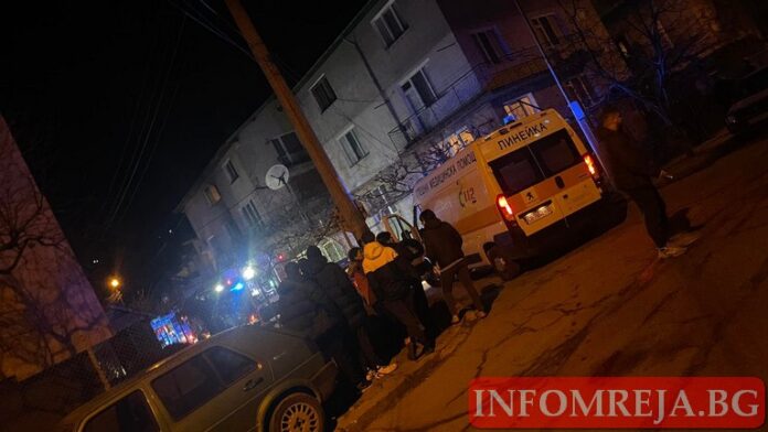 Пожар бушува в къща в Кюстендил