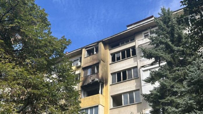 Пожар горя в центъра на София