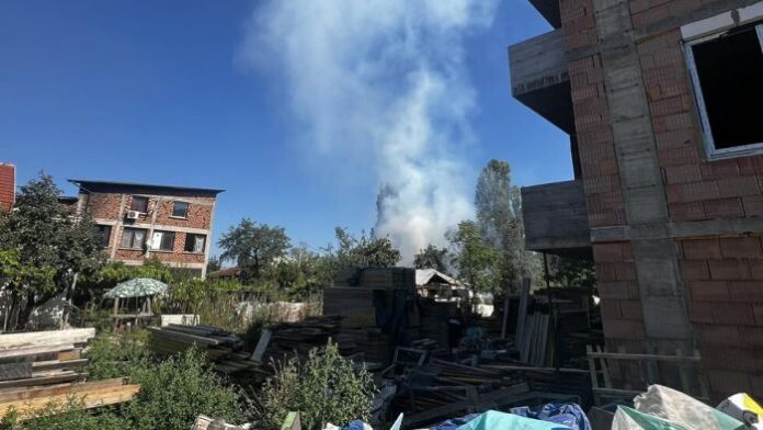 Пожар избухна в столичния квартал „Дружба