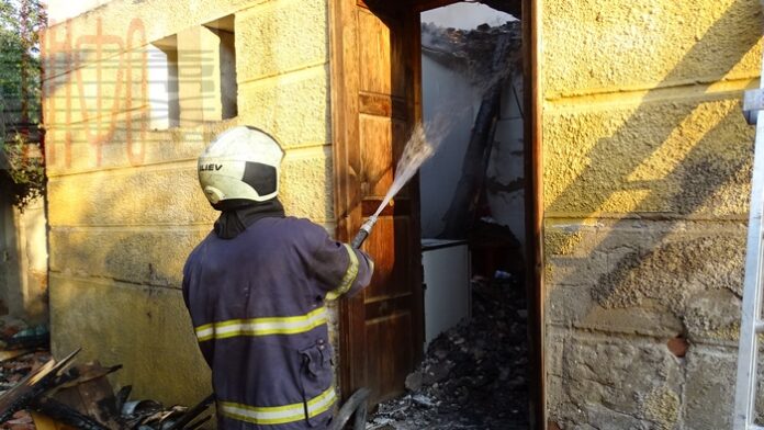 Пожарникар пострада при гасене във ВЕЦ-Фалковец