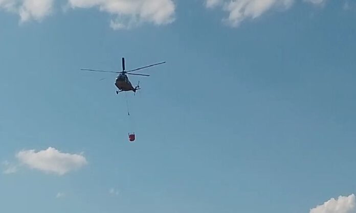 Пожарът край Църварица се разраства: Включват в гасенето 2 хеликоптера и още сили