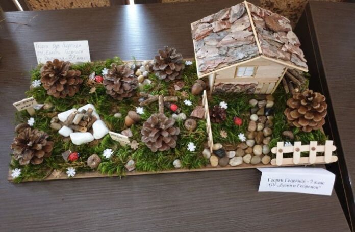 Показаха 41 уникални творби на ученици в Община Дупница