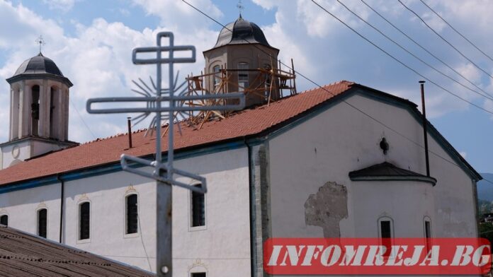 Покривът на храма в Якоруда е готов! Остава камбанарията
