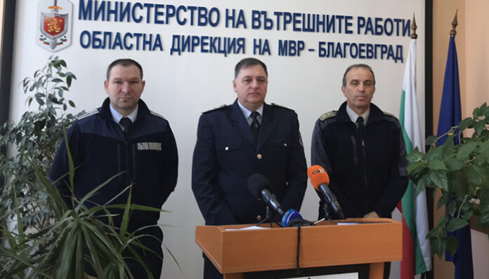 Полицаи и пожарникари от област Благоевград ни пазят по празниците