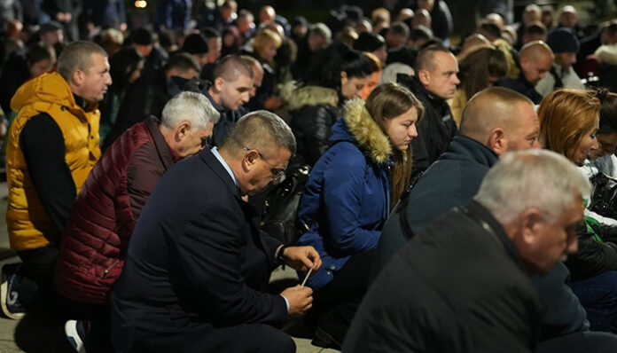 Полицаи отдадоха почит на колега