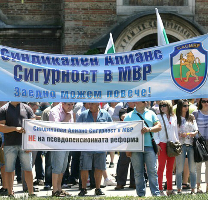 Полицаи поискаха оставката на Румяна Бъчварова